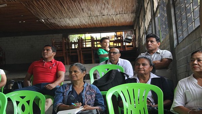 Directores participando de la reunión.