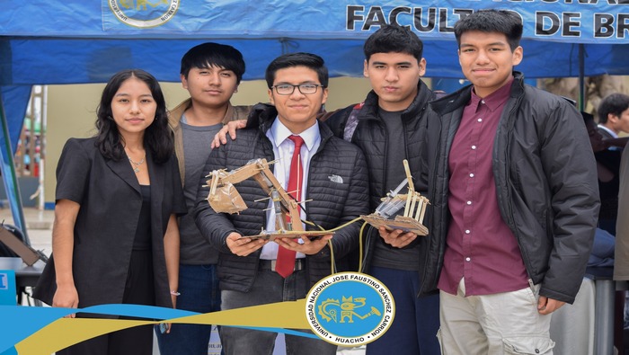 Con el objetivo de mostrar la importante producción científica y tecnológica que realizan los estudiantes de la F. de Ingeniería Industrial, Sistemas e Informática (FIISI), se realizó la IV Expoferia.