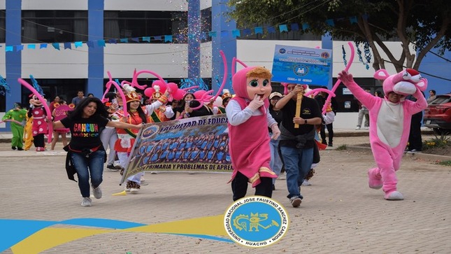 Con la participación de los estudiantes de las diferentes escuelas profesionales de la Facultad de Educación se realizó el festival de talentos como parte de las actividades por su  61° aniversario.