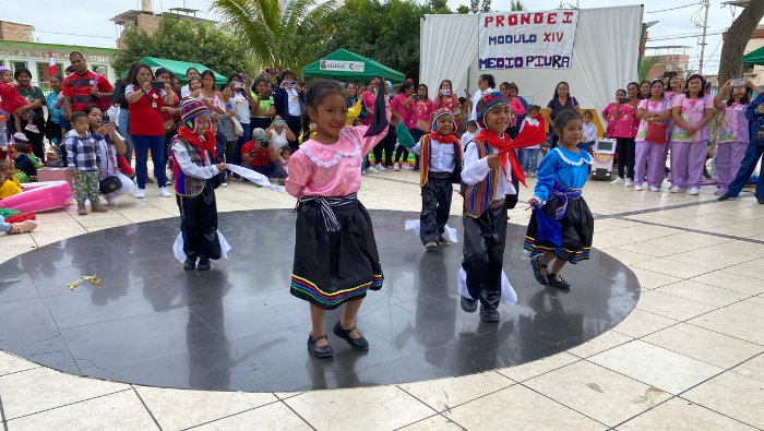 INICIO DE LAS ACTIVIDADES POR LOS 51° AÑOS DE LOS PRONOEI: Exposición de Materiales Educativos