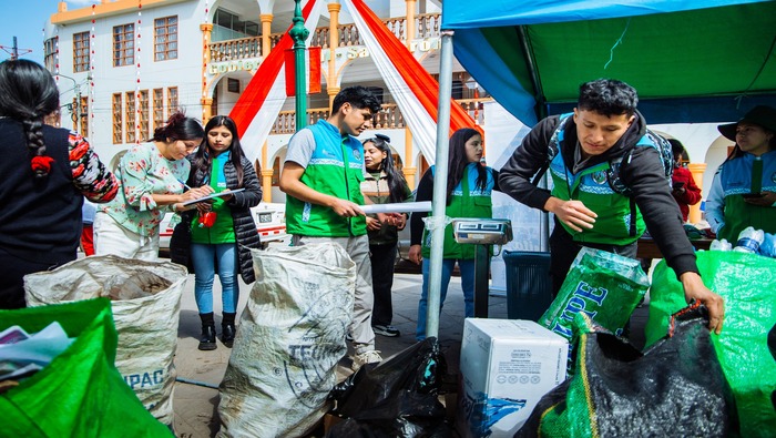 COMPROMETIDOS CON EL CUIDADO DEL MEDIO AMBIENTE, POBLACIÓN DE SAN JERÓNIMO PARTICIPAN DE LA CAMPAÑA ECO CANJE 2024 .