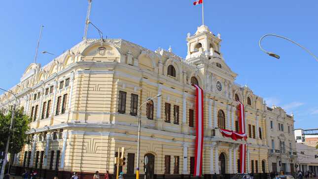 FONTIS DE PALACIO CON COLORES PATRIOS