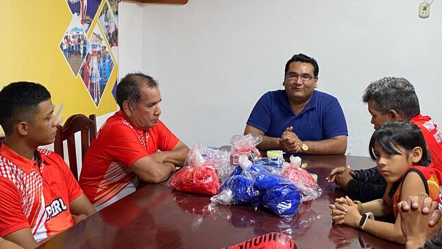 l alcalde de la Municipalidad Distrital de Belén, Cesar M. Vidaurre Floridas, anunció su apoyo a un grupo de boxeadores loretanos
