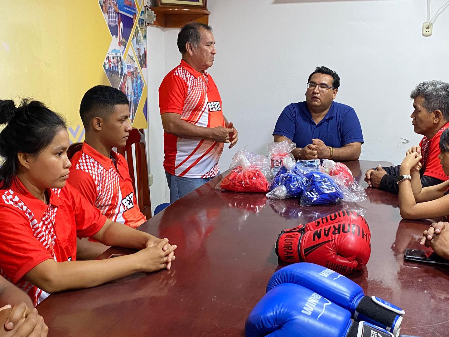 l alcalde de la Municipalidad Distrital de Belén, Cesar M. Vidaurre Floridas, anunció su apoyo a un grupo de boxeadores loretanos