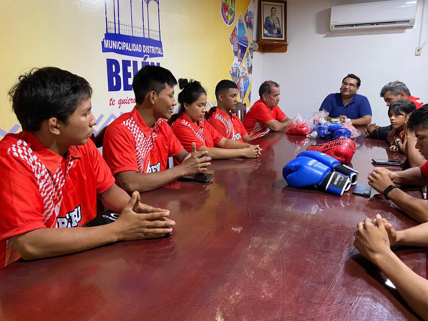 l alcalde de la Municipalidad Distrital de Belén, Cesar M. Vidaurre Floridas, anunció su apoyo a un grupo de boxeadores loretanos