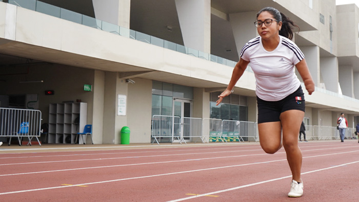 Corre y salta para alcanzar sus sueños: conoce a Sabrina, paratleta usuaria del programa Contigo