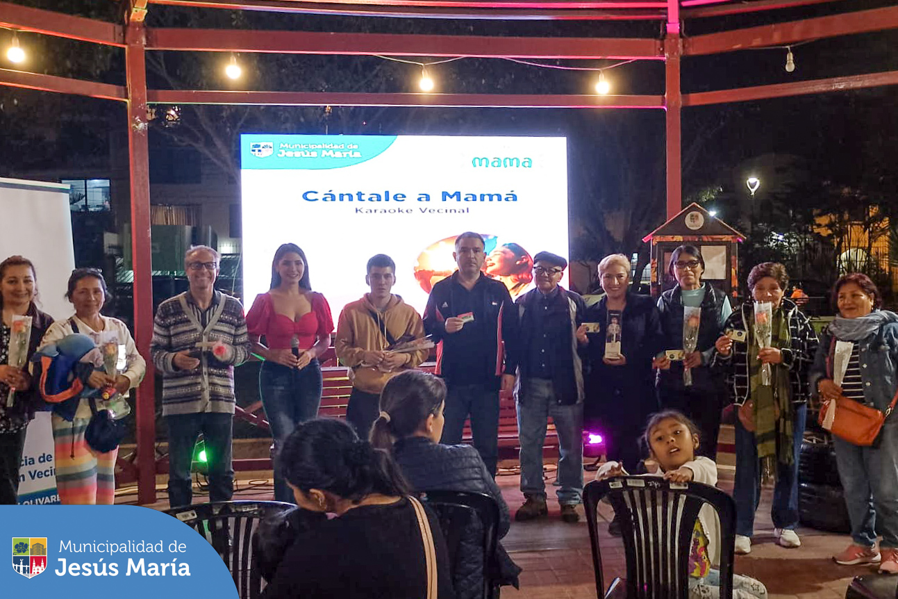 Con mucha música, canto y baile, nuestras mamitas jesusmarianas gozaron de una divertida noche de karaoke entre vecinos. Agradecemos a todos los asistentes e invitamos a que estén atentos a la próxima fecha que anunciaremos en nuestras redes sociales.