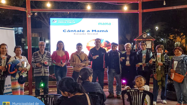 Con mucha música, canto y baile, nuestras mamitas jesusmarianas gozaron de una divertida noche de karaoke entre vecinos. Agradecemos a todos los asistentes e invitamos a que estén atentos a la próxima fecha que anunciaremos en nuestras redes sociales.