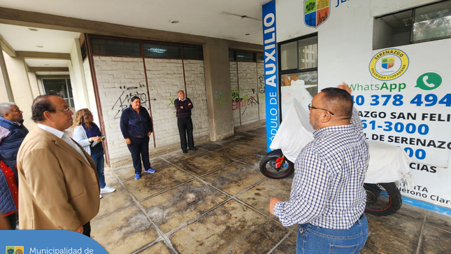 Nuestro alcalde Jesús Gálvez Olivares visitó el Conjunto Residencial San Felipe para verificar los avances del módulo de seguridad ciudadana 👮‍♂️ que la municipalidad habilitará en la zona. En la visita estuvo presente la presidenta del edificio Las Moreras, Ana Delgado y el presidente de la zona de estacionamientos P-7, Alfredo Zegarra.