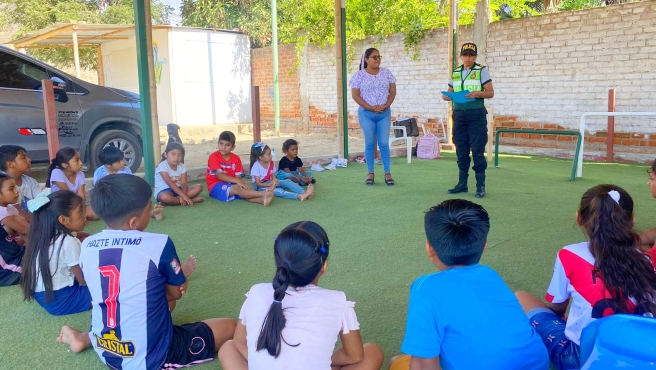 Foto Niños y niñas aprenden a identificar situaciones de peligro