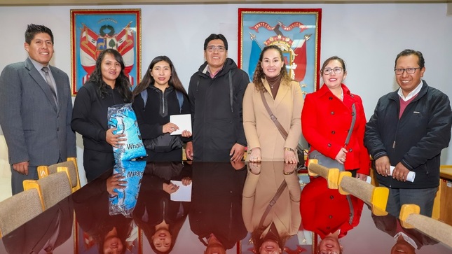 Concejo municipal brinda apoyo al deporte puneño con donación simbólica al equipo de básquet femenino Fort Sprit