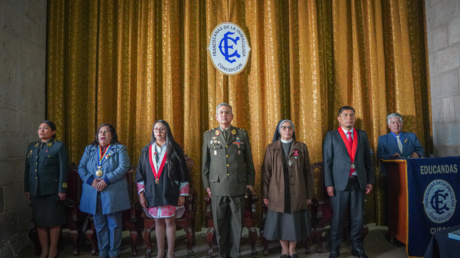 Jefe de la ODANC Cusco participó en ceremonia por los 199 años de fundación repúblicana del Colegio Educandas