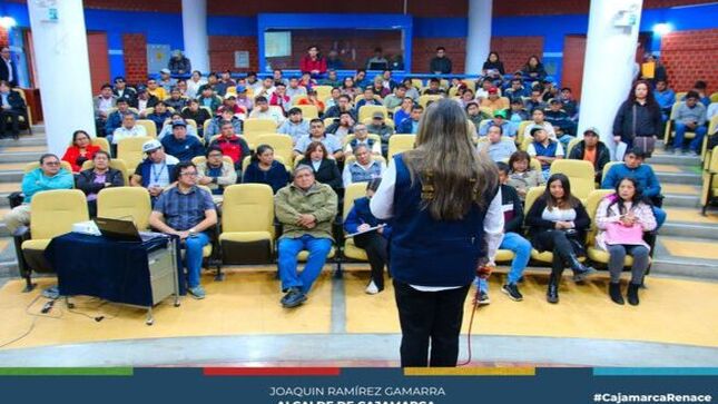 📌La Oficina Municipal de Atención a la Persona con Discapacidad (OMAPED) de la Municipalidad de Cajamarca, en colaboración con la Primera Fiscalía de Prevención del Delito, desarrolló la campaña "Dígalo con Respeto Persona con Discapacidad". 
✅Esta iniciativa busca sensibilizar y concientizar al sector del transporte sobre el buen trato a personas con discapacidad, evitando el uso de palabras despectivas y promoviendo el cumplimiento de la ley general de la persona con discapacidad y la Ley del Pase Libre para las Personas con Discapacidad Severa.
👨‍🏫La campaña incluye charlas de sensibilización como "Empatía para el Buen Trato, Accesibilidad y Servicio de Calidad" a cargo del Ps. Víctor Raúl Rospigliosi Román, Director del Centro de Salud Mental "Esperanza de Vida", y "Prevención de Delitos en el Transporte Público y el Servicio a las Personas" por la Dra. Sandra Bringas Flores, Fiscal de la 1º Fiscalía de Prevención del Delito. Estas actividades buscan mejorar la calidad de servicio y promover el respeto hacia las personas con discapacidad en nuestra comunidad.