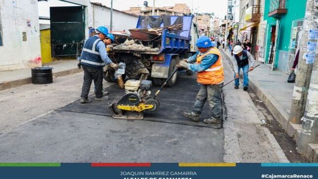 📌La actual gestión municipal liderada por el alcalde Joaquin Ramírez, continúa con los trabajos de mantenimiento del Jr. Silva Santiesteban (desde Jr. Belén hasta Av. Independencia) como parte de la segunda etapa del programa Rescate de Vías. 