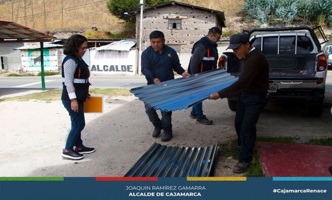 📌El último fin de semana, se registró un incendio en el kilómetro 19 de Cochapampa, en el centro poblado Nuevo Texas, teniendo una rápida respuesta y apoyo inmediato por parte de la primera autoridad edil. El alcalde Joaquin Ramírez coordinó desde el Centro de Operaciones de Emergencia Provincial, desplegando recursos para evaluar la situación y ofrecer ayuda a la familia afectada. Esta ayuda constó de calaminas para apoyar la reconstrucción de la vivienda dañada, mientras las autoridades continúan monitoreando la situación y trabajando con la comunidad para garantizar seguridad y bienestar.