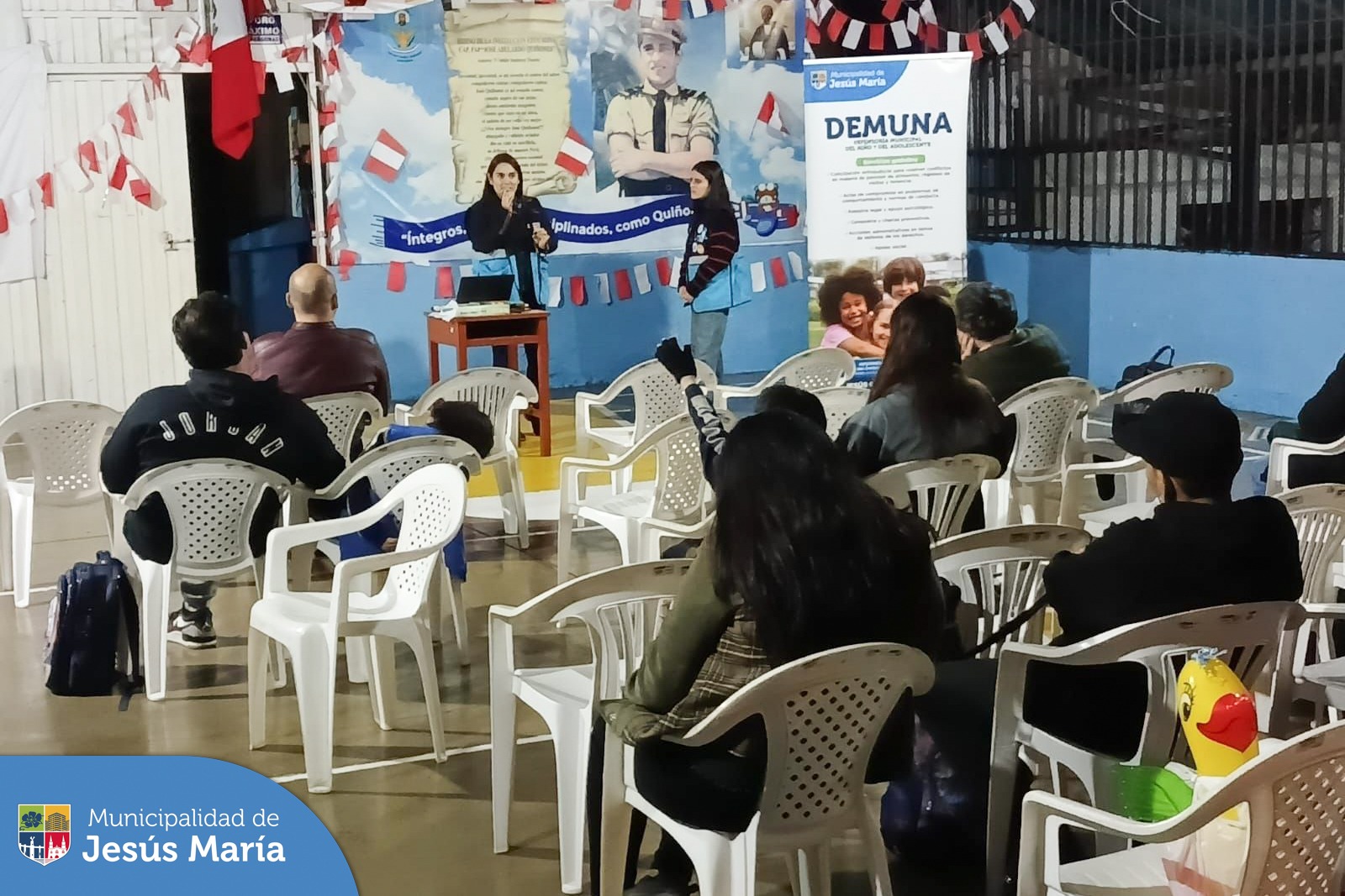 Personal de la #DEMUNA, realizó una capacitación sobre Control y Manejo de Emociones a los padres y docentes en la I.E. FAP José Abelardo Quiñones. 🏫
👉🏻 Estas charlas continuarán en diversos centros educativos del distrito a fin de tratar temas que promuevan la protececión de los derechos de las niñas, niños y adolescentes