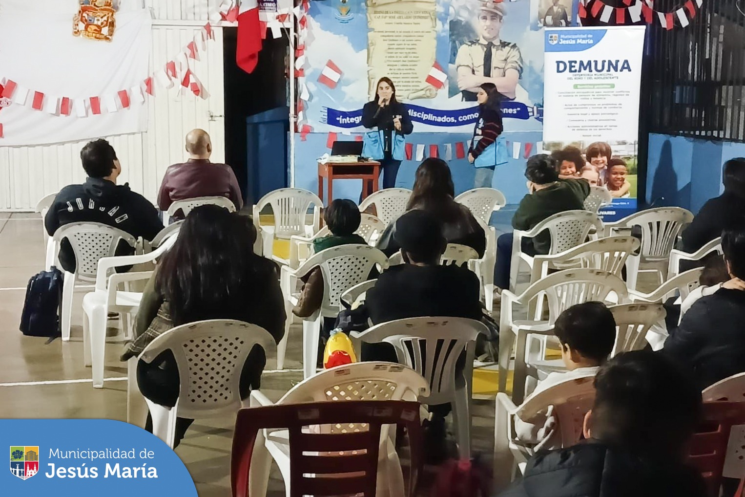 Personal de la #DEMUNA, realizó una capacitación sobre Control y Manejo de Emociones a los padres y docentes en la I.E. FAP José Abelardo Quiñones. 🏫
👉🏻 Estas charlas continuarán en diversos centros educativos del distrito a fin de tratar temas que promuevan la protececión de los derechos de las niñas, niños y adolescentes