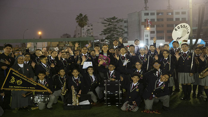 Talento y emoción en el concurso de bandas escolares.