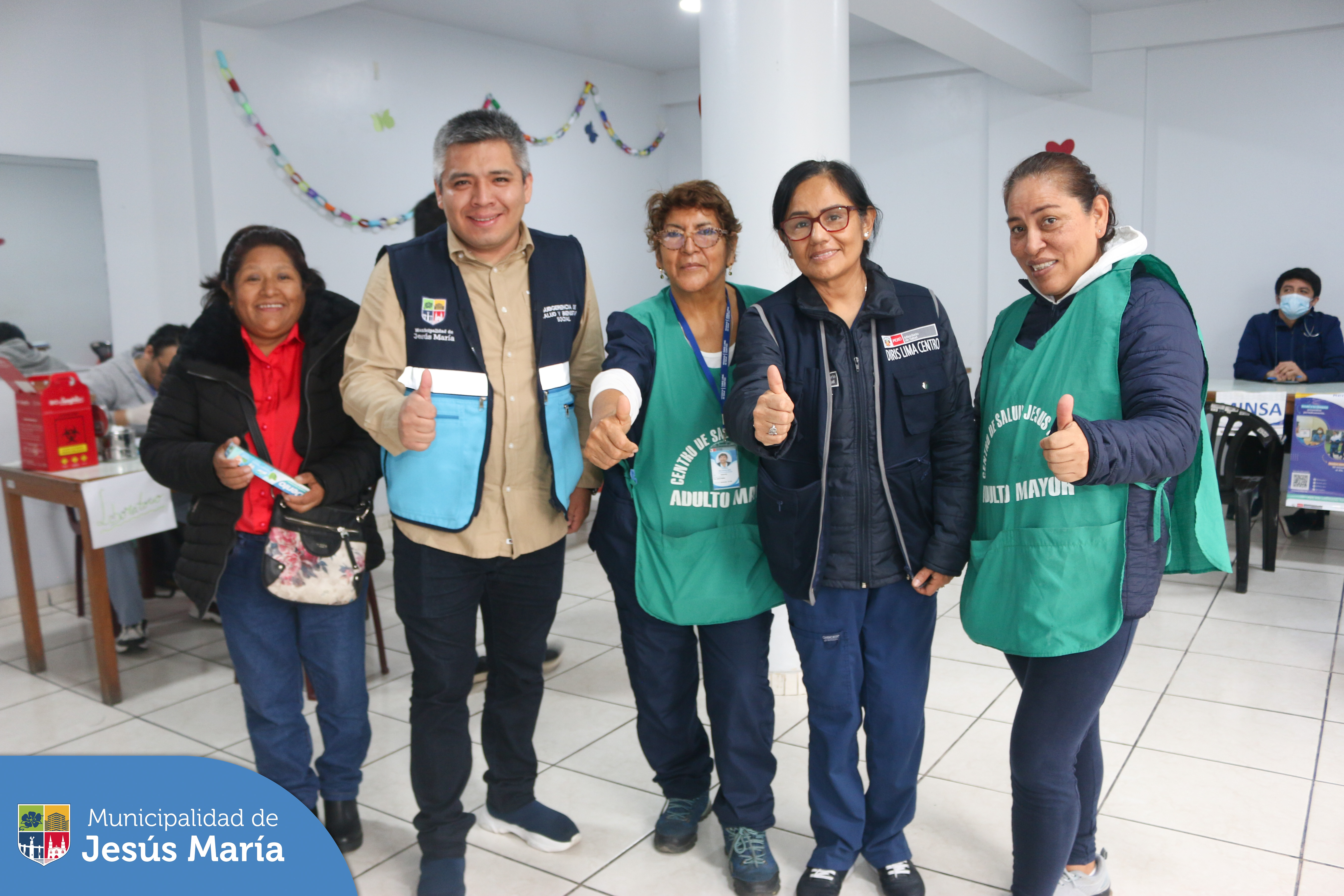 Nuestros adultos mayores 👴🏻 participaron de la Campaña de Salud Gratuita 🩺 en donde accedieron a servicios médicos como nutrición, salud bucal, 🦷 psicología, medicina general, 👨🏻⚕️ vacunación y más. 💉
Estas campañas tienen como objetivo asegurar que nuestros adultos mayores disfruten de una vida plena y saludable.