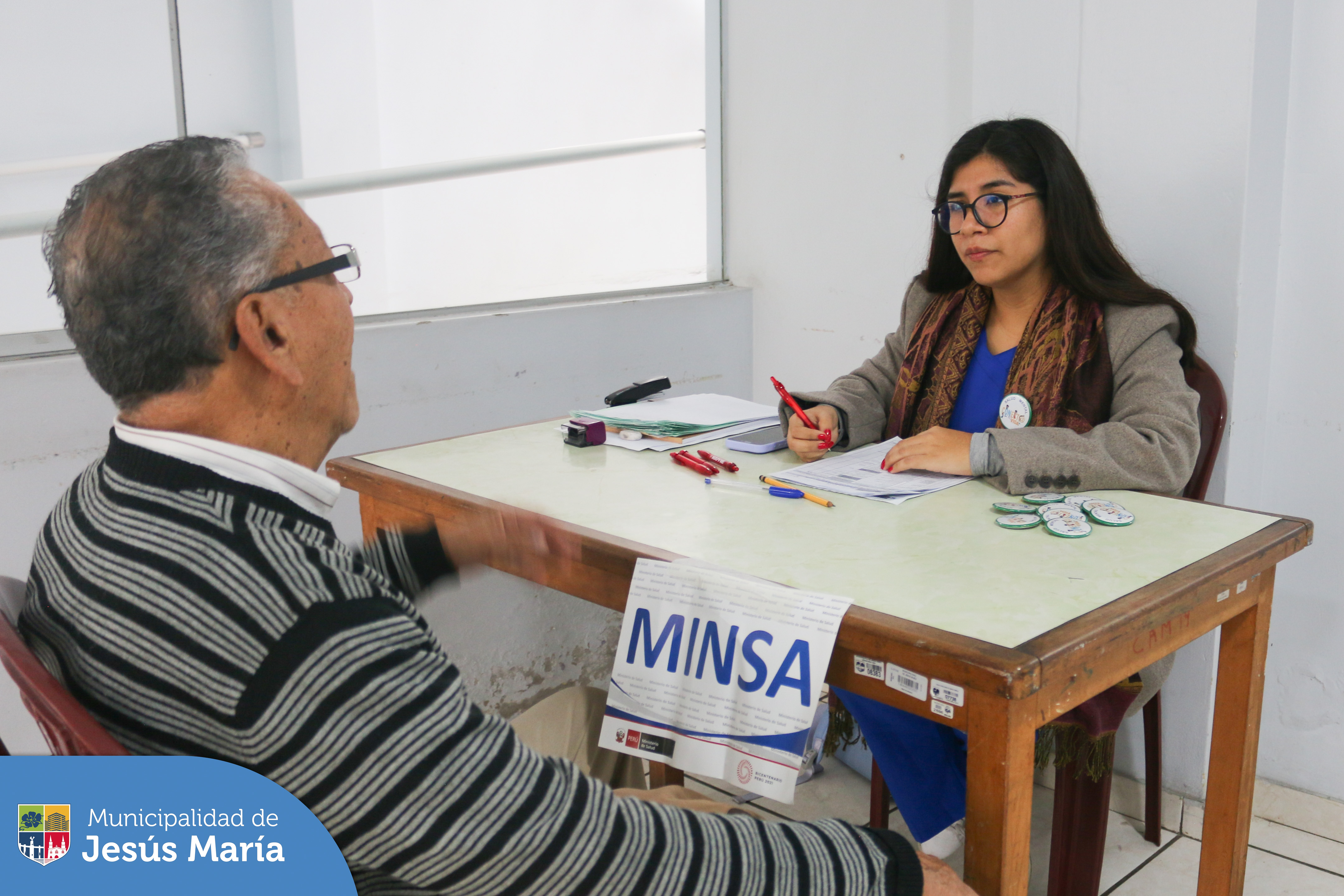 Nuestros adultos mayores 👴🏻 participaron de la Campaña de Salud Gratuita 🩺 en donde accedieron a servicios médicos como nutrición, salud bucal, 🦷 psicología, medicina general, 👨🏻⚕️ vacunación y más. 💉
Estas campañas tienen como objetivo asegurar que nuestros adultos mayores disfruten de una vida plena y saludable.