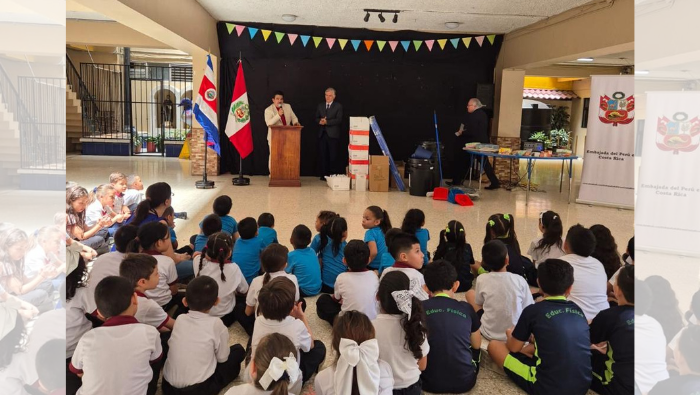 Embajada y comunidad peruana realizan donación a escuela República del Perú de Costa Rica