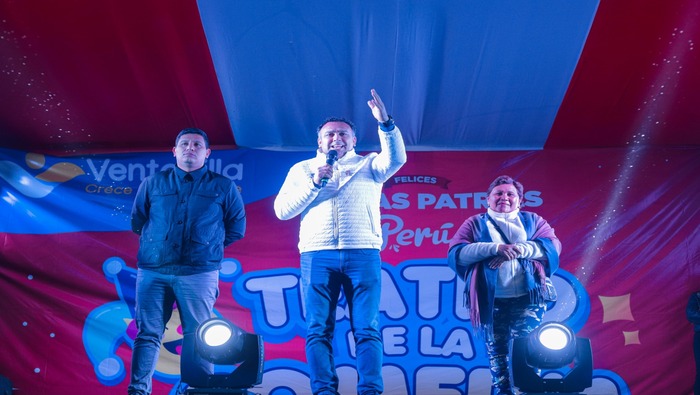 La Plaza de Armas de Villa Los Reyes se ilumin贸 de j煤bilo y entretenimiento gracias el "Teatro de la Comedia", a iniciativa de nuestro alcalde 饾悏饾悺饾惃饾惎饾悽饾惂饾惉饾惃饾惂 饾悤饾悮饾惉饾惇饾惍饾悶饾惓. Cientos de vecinos disfrutaron de un evento c贸mico con artistas populares, entre risas y diversi贸n. Una noche memorable que destaca la alegr铆a en este mes de la patria.