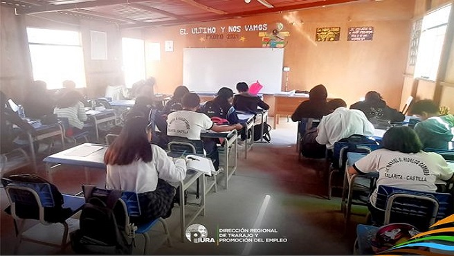 Secundaria de la I. E. Manuel Hidalgo Carnero ubicado en el distrito de Castilla, particip