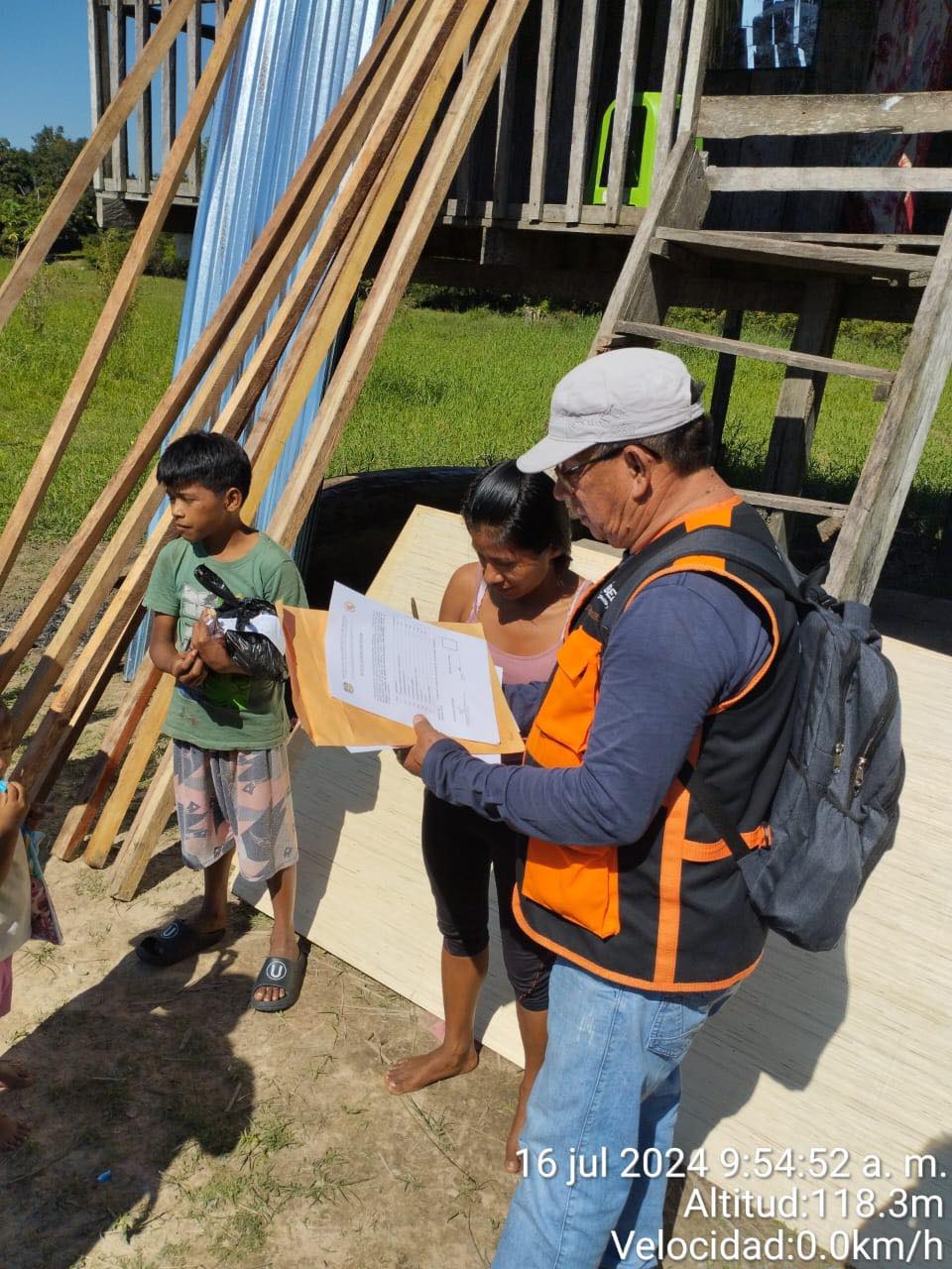 Entrega de materiales para un poblador de la Comunidad de Limón - Río Itaya