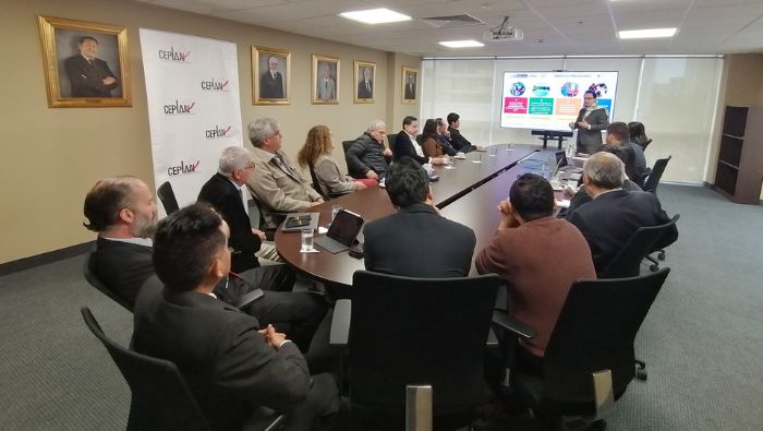 Reunión entre Ceplan y directores de gremios de la CCL