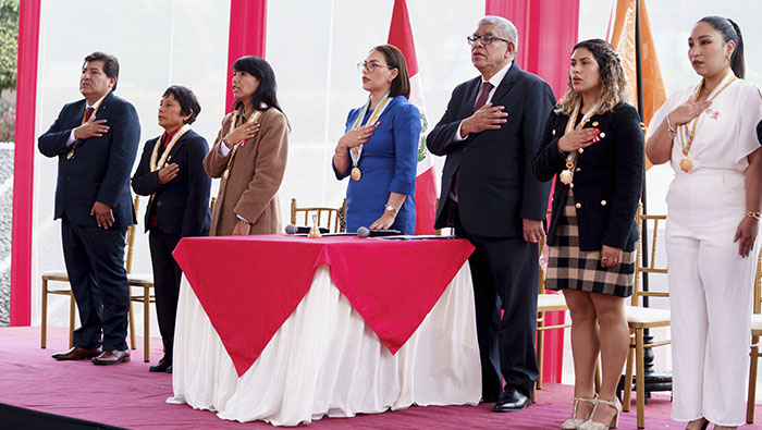 Surquillo celebra su 75° aniversario con sesión solemne.