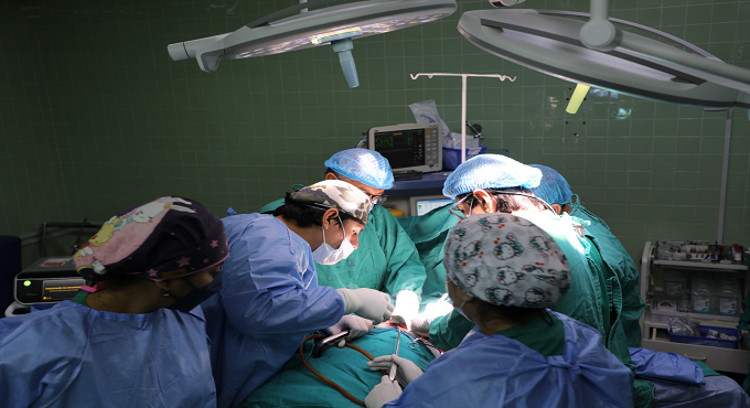 Médicos de EsSalud extraen a madre piurana el 80% de su hígado afectado con tumor maligno y le salvan la vida