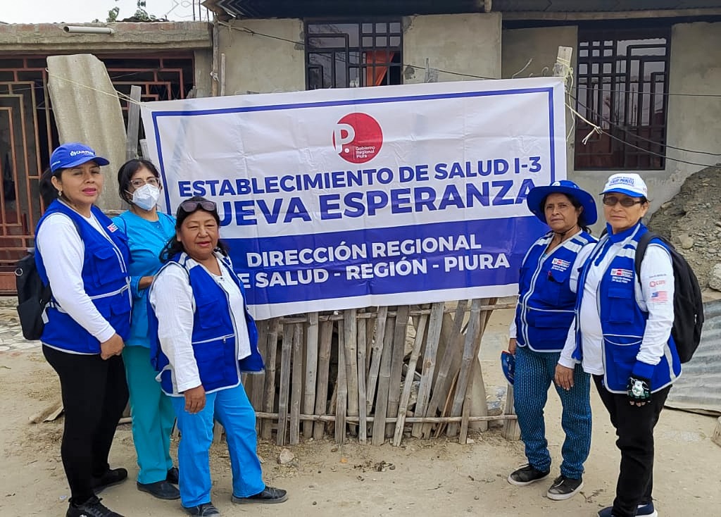 La campaña contó con la participación activa de diversas instituciones públicas y privadas, ofreciendo servicios de medicina general, enfermería, inmunizaciones, obstetricia, psicología, odontología y farmacia. Estudiantes de la Facultad de Medicina de la Universidad César Vallejo realizaron sesiones educativas sobre higiene y prevención del dengue, además de premiar a los niños asistentes y distribuir material educativo.