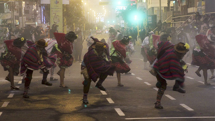 Surquillo se llena de color con concurso de pasacalle y danzas folklóricas.