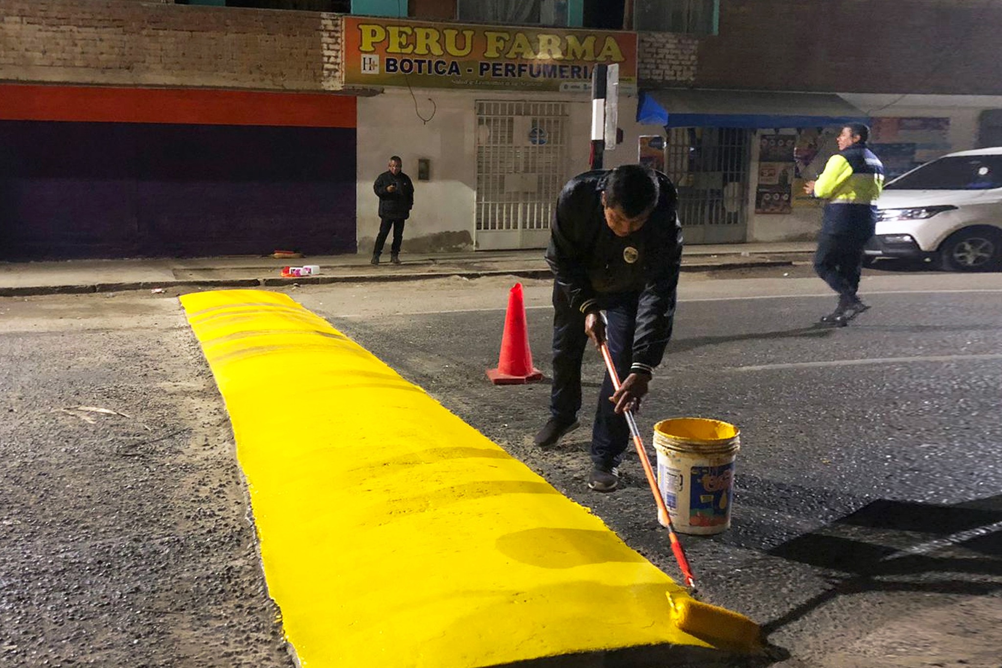 ¡PERSONAL MUNICIPAL CONTINÚAN CON LA SEÑALIZACIÓN DE las principales arterias DE LA CIUDAD!