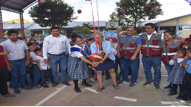 Inauguración de Techo Cobertor en IE. Juan Pablo II