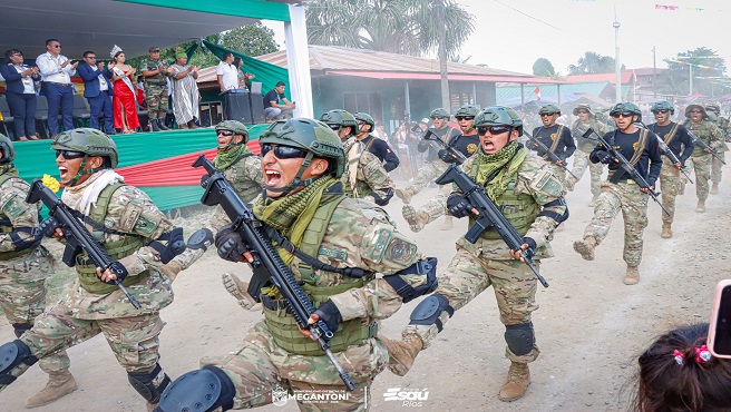 Con sesiรณn solmene y gran desfile cรญvico militar, Megantoni celebra su octavo aniversario.