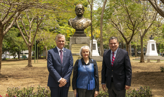Develan busto del Gran Almirante del Perú Miguel Grau en Costa Rica