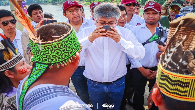 Con presencia del alcalde Esau Rรญos, GORE Cusco y Pluspetrol entregaron equipos biomรฉdicos a la micro red de Salud Camisea