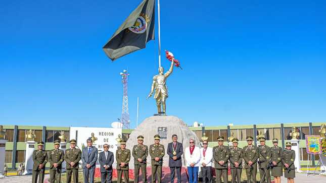 El alcalde de Paucarpata, Abg. Marco Antonio Anco, participó del CXIX Aniversario del Servicio Veterinario del Ejército del Perú, en las instalaciones del Cuartel Francisco Bolognesi.
