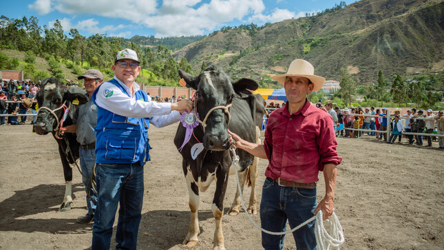 En festividad de Huancabamba exponen logros de proyecto del GORE para mejorar ganadería