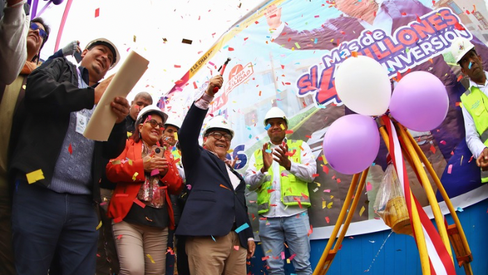 Gobernador regional del Callao coloca primera piedra del nuevo local del colegio Cueva de los Tallos en Ventanilla