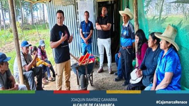 📌El Centro Integral de Atención al Adulto Mayor (CIAM) de la subgerencia de Programas Sociales y Empadronamiento ha implementado herramientas agrícolas para los adultos mayores del Vivero Venecia. Estos participan en talleres de agroterapia y huertoterapia, mejorando su autoestima y combatiendo la depresión, además de mantenerlos activos, productivos y saludables.
✅Estos talleres garantizan un modo de vida autosostenible y promueven una alimentación saludable para sus familias y la comunidad.