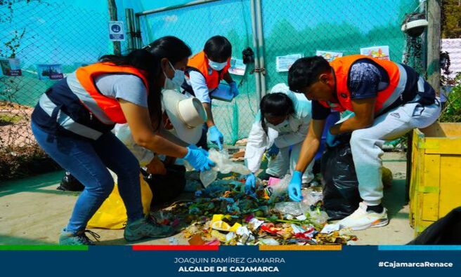 📌La gerencia de Desarrollo Ambiental ha iniciado un estudio de caracterización de residuos sólidos con el objetivo de mejorar  la gestión ambiental en la provincia de Cajamarca. Equipos especializados han sido organizados en sectores clave: Urbanización Ramón Castilla, Las Torrecitas y Santa Apolonia. Cada equipo está recolectando muestras representativas de residuos sólidos, que serán analizadas en el centro de estudio en Venecia.
✅Este estudio busca obtener datos precisos sobre la cantidad, composición, densidad y humedad de los desechos en cada área, información fundamental para diseñar estrategias efectivas de manejo de residuos. La MPC espera que este estudio contribuya a una mejor gestión de los residuos sólidos y fortalezca el compromiso ciudadano con la preservación del medio ambiente y el desarrollo sostenible.