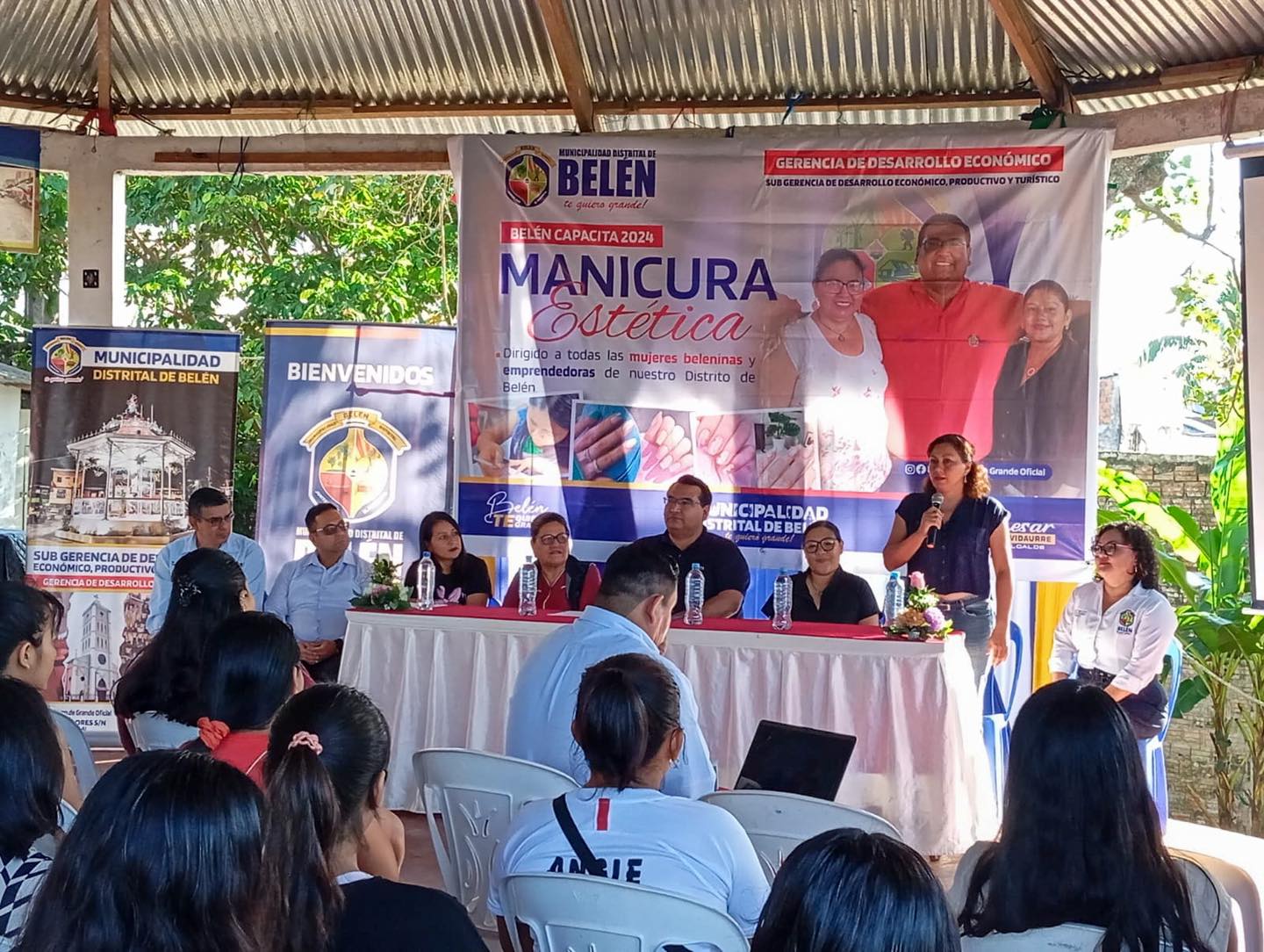 Alcalde Cesar Vidaurre Floridas inauguró el Taller de Manicura Estética, dirigido a mujeres emprendedoras del distrito.