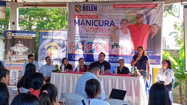 Alcalde Cesar Vidaurre Floridas inauguró el Taller de Manicura Estética, dirigido a mujeres emprendedoras del distrito.