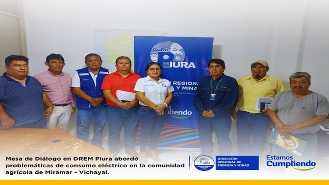 Foto grupal de los participantes de la mesa de diálogo