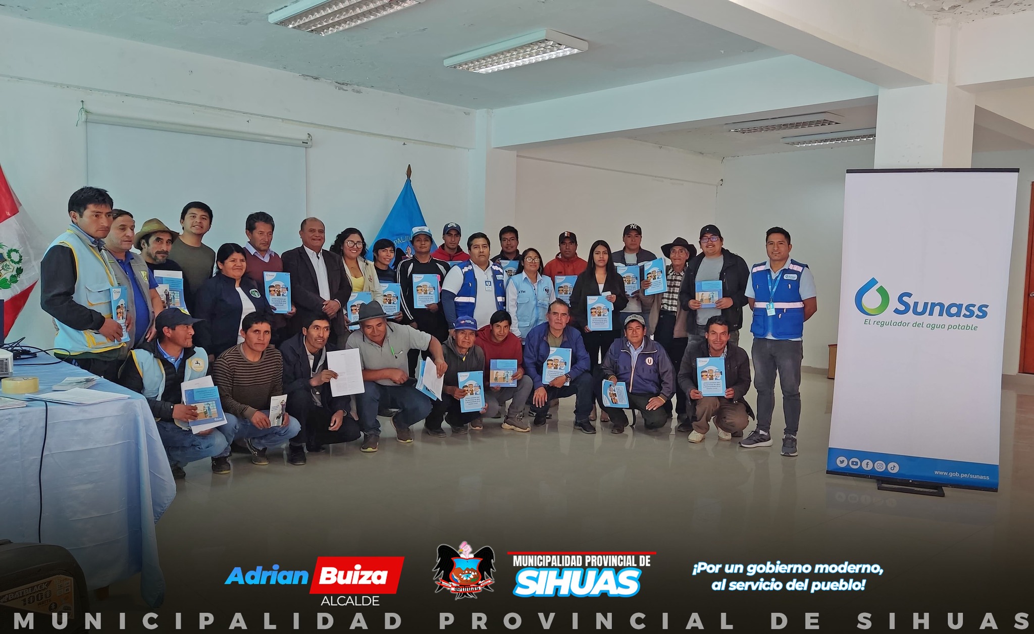 馃挔JASS DE USAMASANGA DESTACADA EN ENCUENTRO ANUAL DE MEJORES PR脕CTICAS EN SIHUAS 馃挧馃挦
饾懘饾拪饾拞虂饾挀饾拕饾拹饾拲饾拞饾挃, 饾煆饾煏 饾拝饾拞 饾拫饾挅饾拲饾拪饾拹 饾拝饾拞 饾煇饾煄饾煇饾煉. En horas de la ma帽ana, la Junta Administradora de Servicios de Saneamiento (JASS) del caser铆o de Usamasanga fue reconocida como un modelo de excelencia durante el encuentro anual de Benchmarking celebrado en la provincia de Sihuas. Este evento organizado por la Superintendencia Nacional de Servicios de Saneamiento (Sunass) Chimbote, en coordinaci贸n por el 脕rea T茅cnica Municipal (ATM) de la Municipalidad Provincial de Sihuas, reuni贸 a l铆deres y representantes del sector.
El reconocimiento, entregado por la SUNASS Chimbote, a trav茅s del alcalde provincial, Mg. Demetrio Buiza Pic贸n, destac贸 el compromiso y la eficacia de la JASS de Usamasanga, en la gesti贸n de servicios de saneamiento. Asimismo, tambi茅n se realiz贸 la selecci贸n de la JASS ganadora de Ancash, un proceso que se distingui贸 por su transparencia y rigor.
En el evento tambi茅n estuvieron presentes la subprefecta provincial y el Inspector Sanitario del Hospital de Apoyo Sihuas, quienes enfatizaron la importancia de fortalecer los servicios de saneamiento para el desarrollo y bienestar de las comunidades.