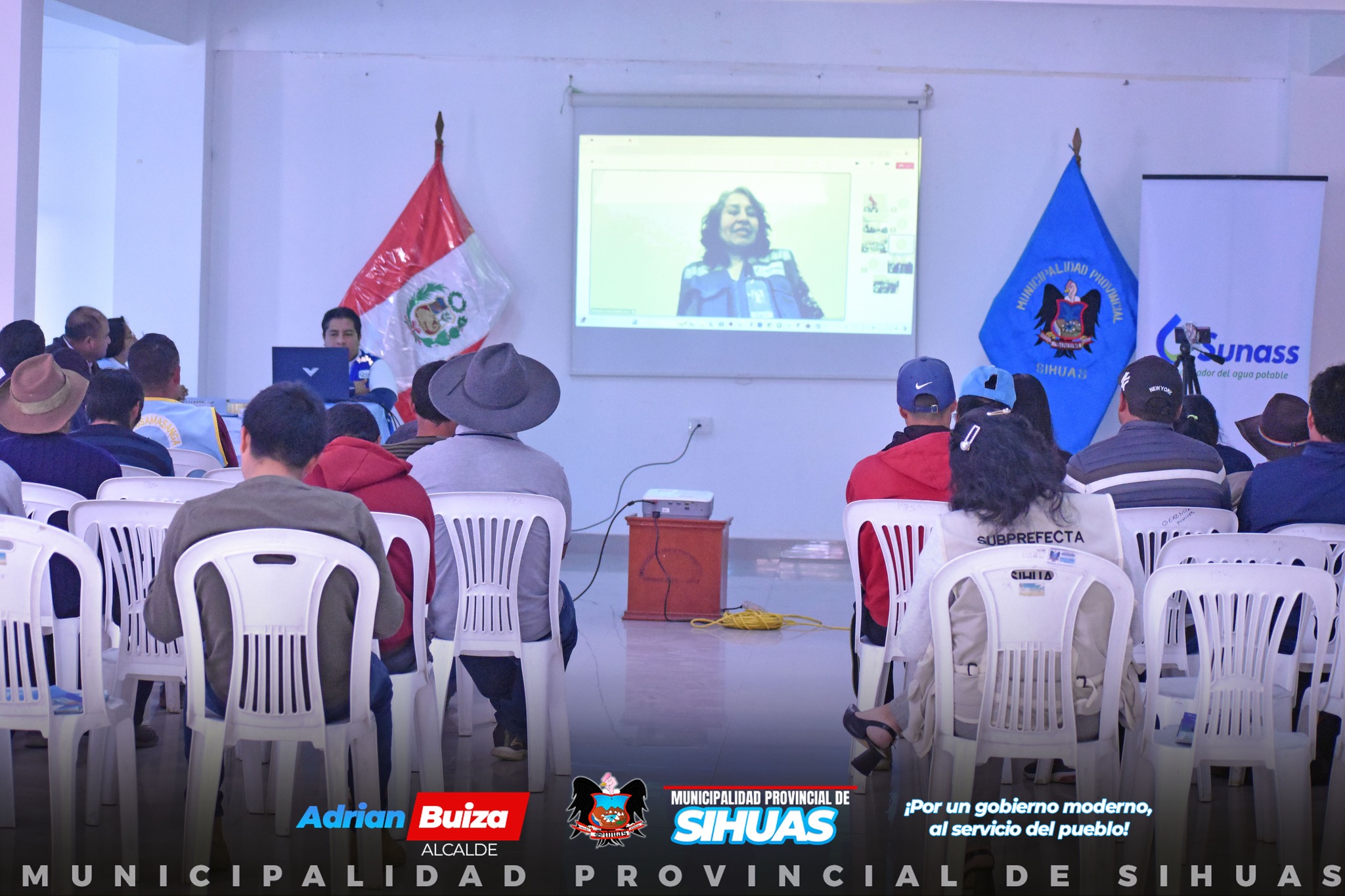 馃挔JASS DE USAMASANGA DESTACADA EN ENCUENTRO ANUAL DE MEJORES PR脕CTICAS EN SIHUAS 馃挧馃挦
饾懘饾拪饾拞虂饾挀饾拕饾拹饾拲饾拞饾挃, 饾煆饾煏 饾拝饾拞 饾拫饾挅饾拲饾拪饾拹 饾拝饾拞 饾煇饾煄饾煇饾煉. En horas de la ma帽ana, la Junta Administradora de Servicios de Saneamiento (JASS) del caser铆o de Usamasanga fue reconocida como un modelo de excelencia durante el encuentro anual de Benchmarking celebrado en la provincia de Sihuas. Este evento organizado por la Superintendencia Nacional de Servicios de Saneamiento (Sunass) Chimbote, en coordinaci贸n por el 脕rea T茅cnica Municipal (ATM) de la Municipalidad Provincial de Sihuas, reuni贸 a l铆deres y representantes del sector.
El reconocimiento, entregado por la SUNASS Chimbote, a trav茅s del alcalde provincial, Mg. Demetrio Buiza Pic贸n, destac贸 el compromiso y la eficacia de la JASS de Usamasanga, en la gesti贸n de servicios de saneamiento. Asimismo, tambi茅n se realiz贸 la selecci贸n de la JASS ganadora de Ancash, un proceso que se distingui贸 por su transparencia y rigor.
En el evento tambi茅n estuvieron presentes la subprefecta provincial y el Inspector Sanitario del Hospital de Apoyo Sihuas, quienes enfatizaron la importancia de fortalecer los servicios de saneamiento para el desarrollo y bienestar de las comunidades.