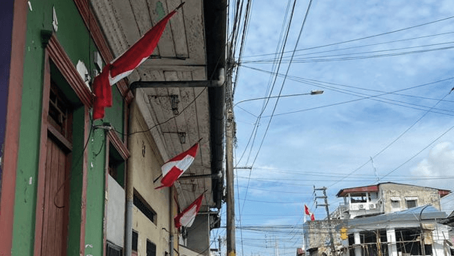 ¡Peruano que se respeta pone su bandera!