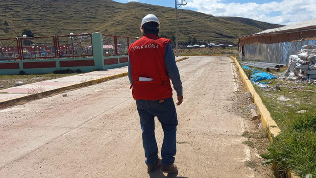 La Contraloría General de la República evidenció irregularidades en la ejecución de la obra de mejoramiento de la transitabilidad vehicular y peatonal de la localidad de Asillo, provincia de Azángaro en Puno, a cargo de la Municipalidad Distrital de Asillo. Según el Informe de Auditoría N°033-2024-2-0457-AC, estas irregularidades ocasionaron un perjuicio económico total de S/ 634 730,71, 